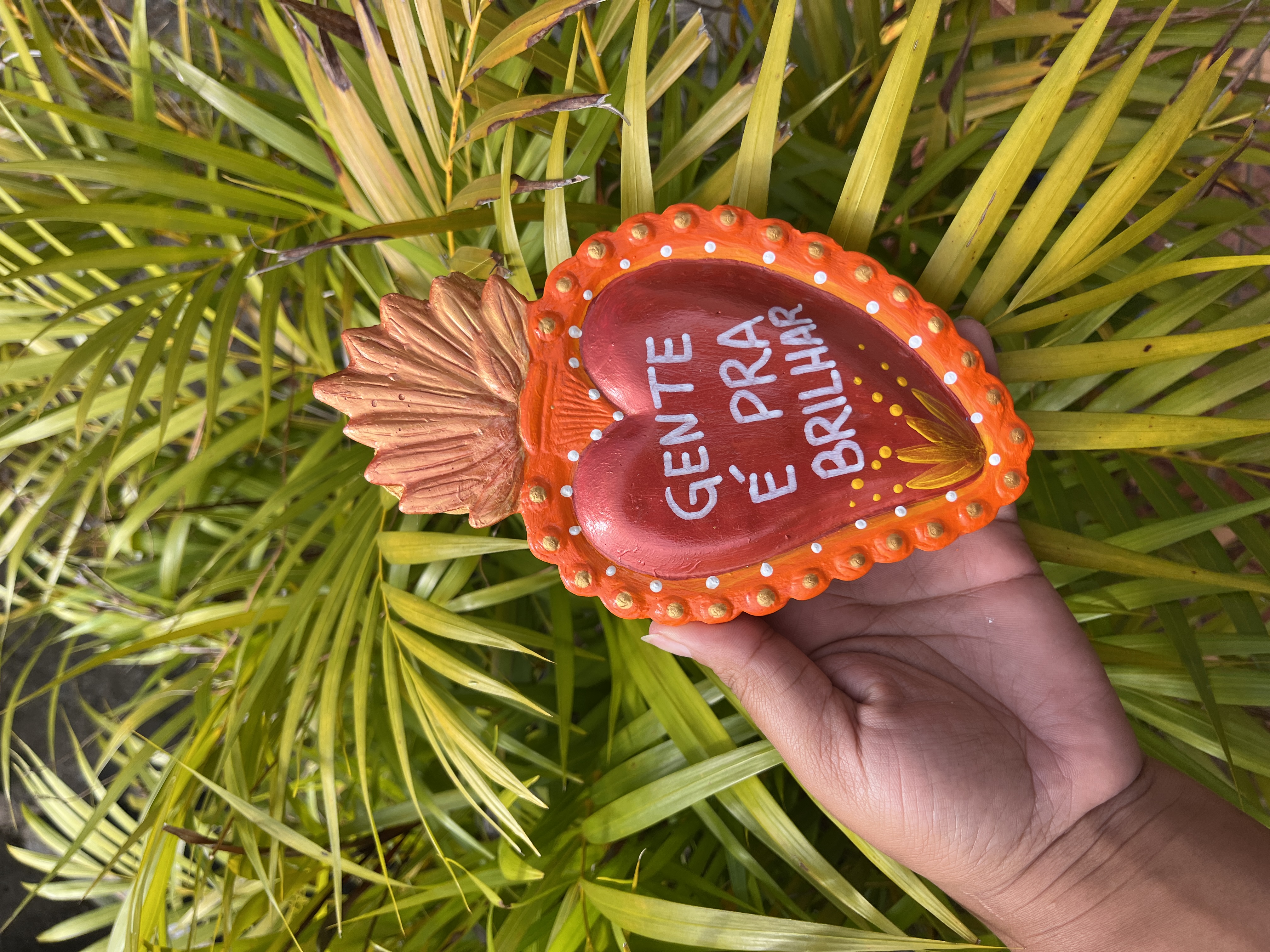 Sagrado Coração Artesanal “Gente é Pra Brilhar” – Decoração de Parede Afetiva Feita à Mão