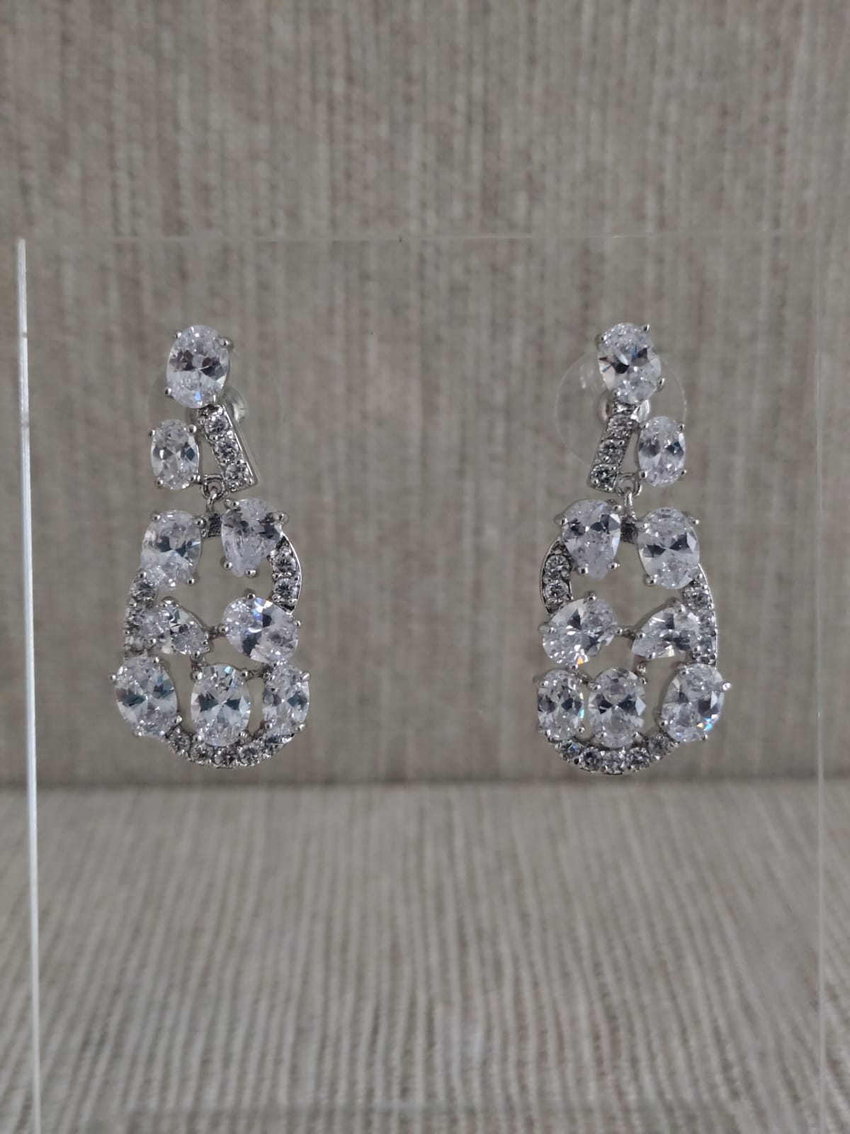 Brinco Cascata Zirconias Ovais