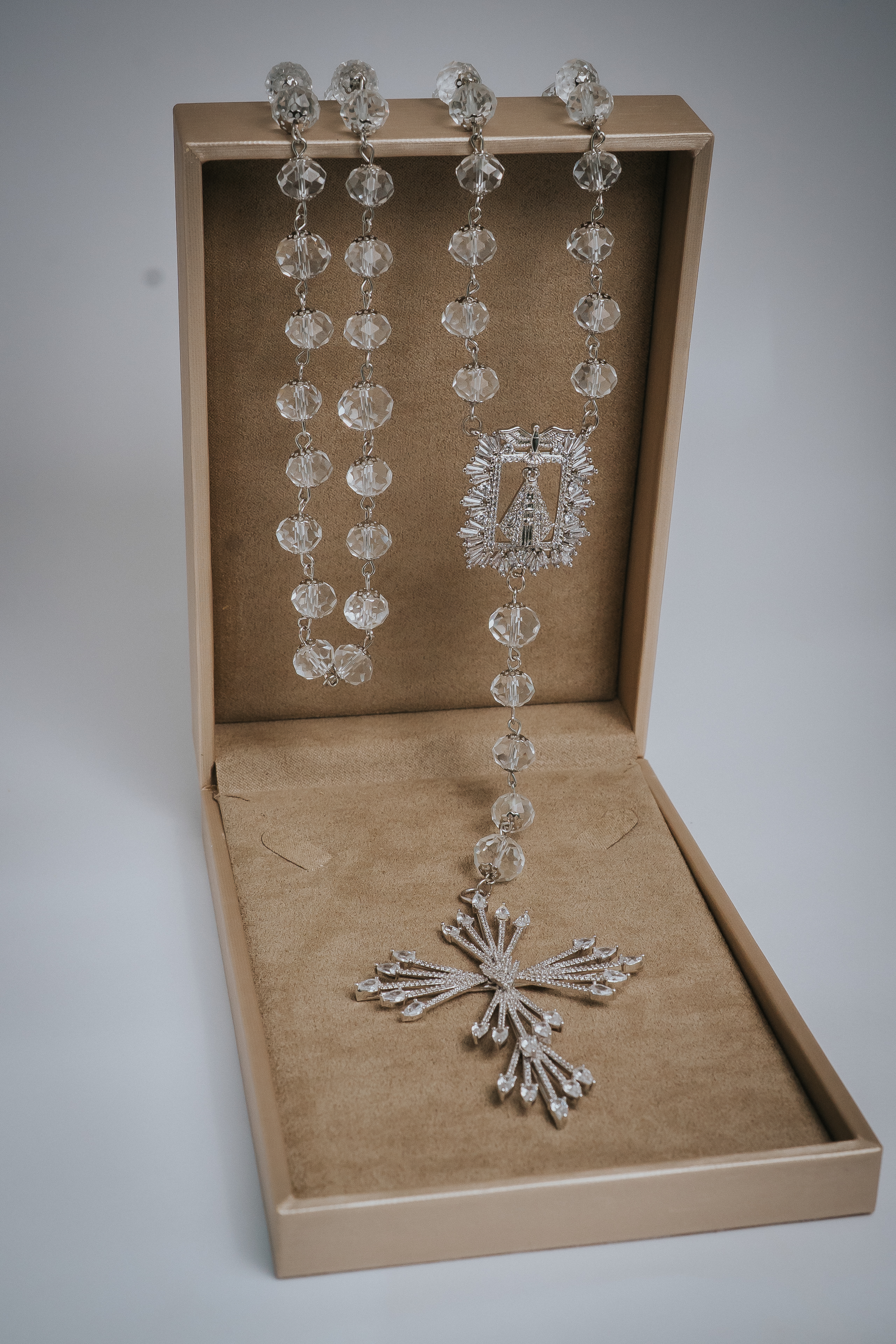 Terço Luxo Cruz Raiada com Medalha de Nossa Senhora Aparecida Cristal
