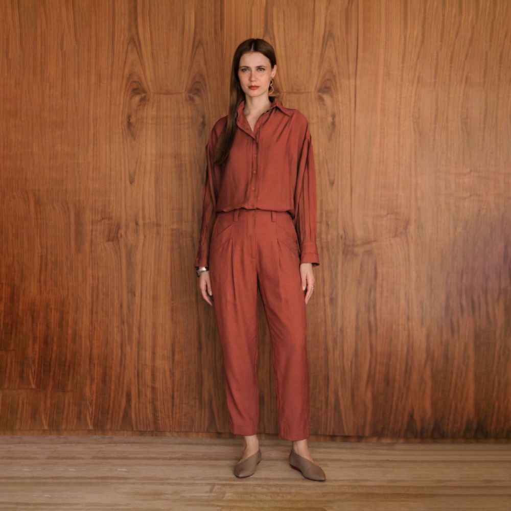 CALÇA DE ALFAIATARIA COM BOLSOS DIAGONAIS
