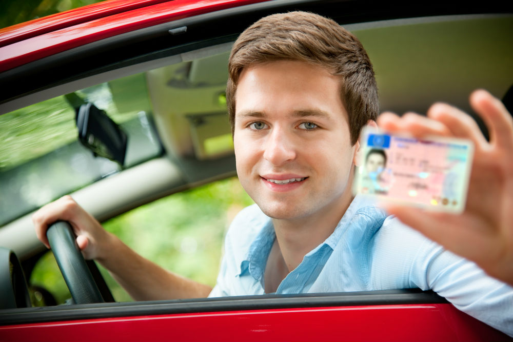 10 aulas de Carro com aluguel do veículo e curso teórico Online